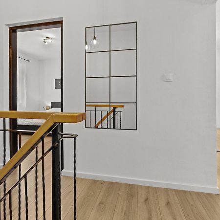 Green Oasis New Apartment พูลา ภายนอก รูปภาพ