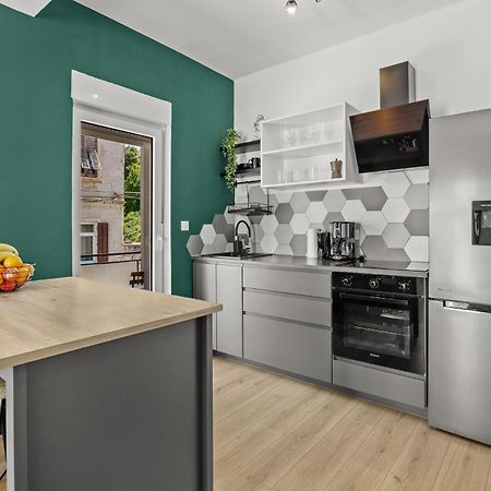 Green Oasis New Apartment พูลา ภายนอก รูปภาพ