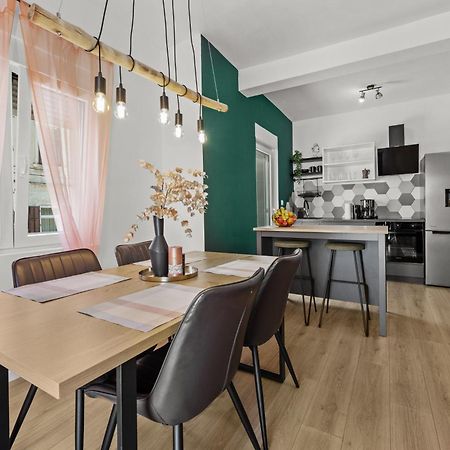 Green Oasis New Apartment พูลา ภายนอก รูปภาพ