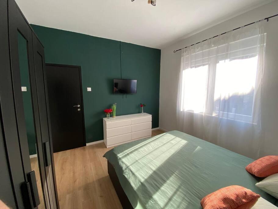 Green Oasis New Apartment พูลา ภายนอก รูปภาพ