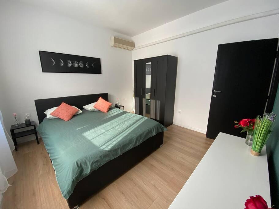 Green Oasis New Apartment พูลา ภายนอก รูปภาพ