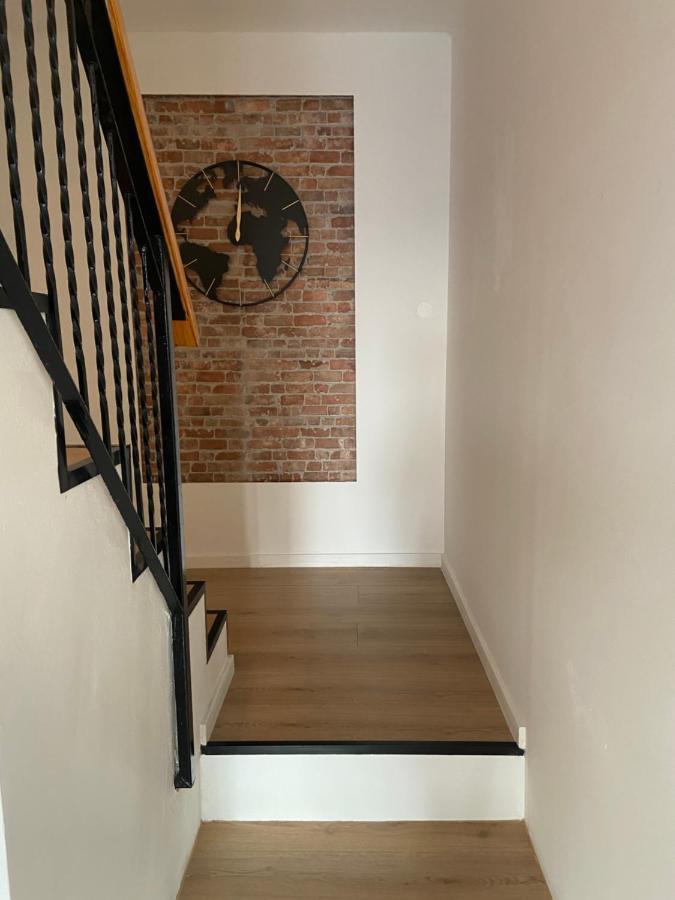 Green Oasis New Apartment พูลา ภายนอก รูปภาพ