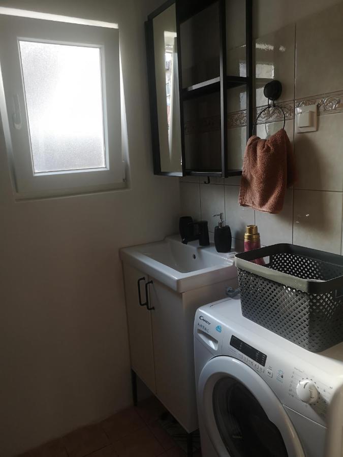 Green Oasis New Apartment พูลา ภายนอก รูปภาพ