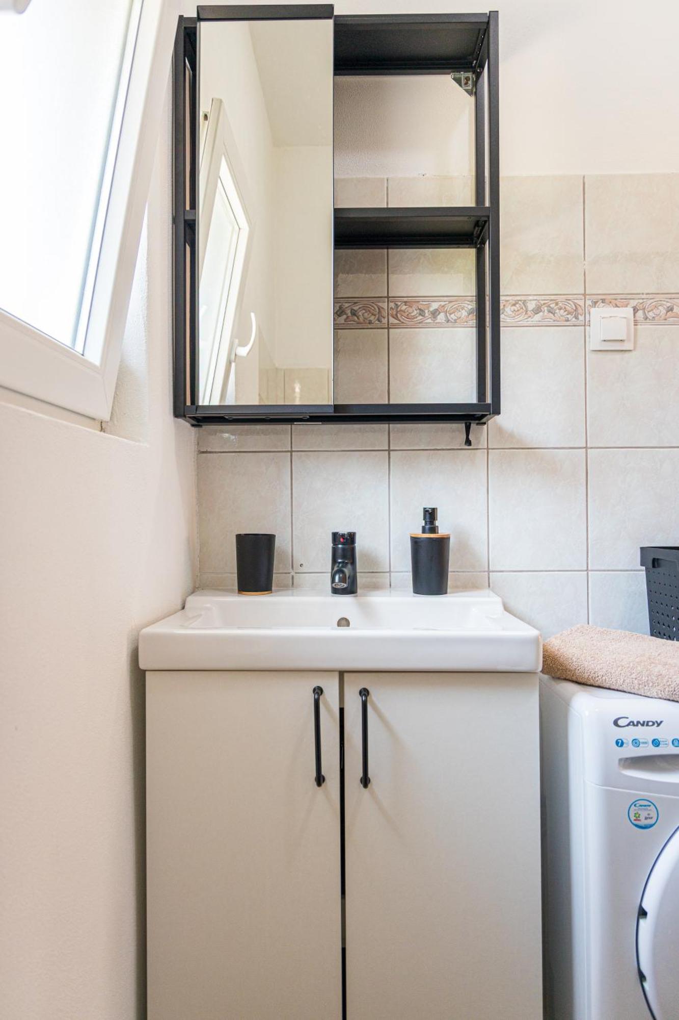 Green Oasis New Apartment พูลา ภายนอก รูปภาพ